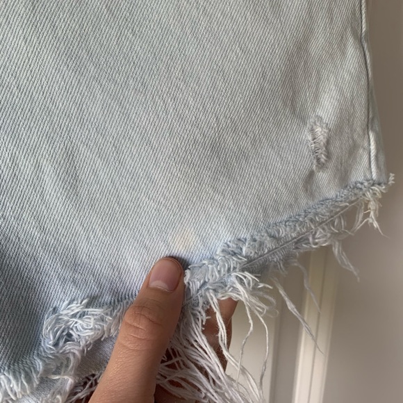 Levi’s 501 light wash mid rise cut off short - Picture 9 of 9